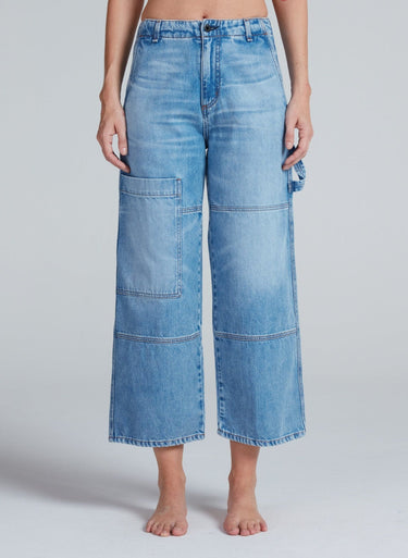 CROPPED CARPENTER