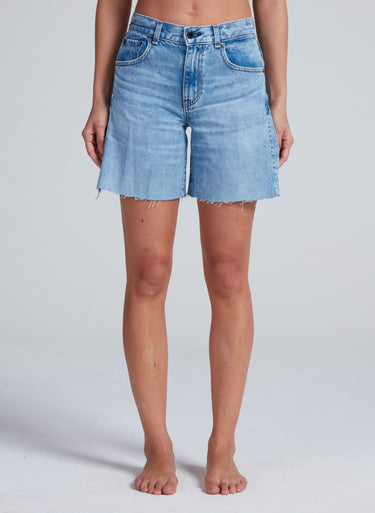 LONGBOARDER SHORT