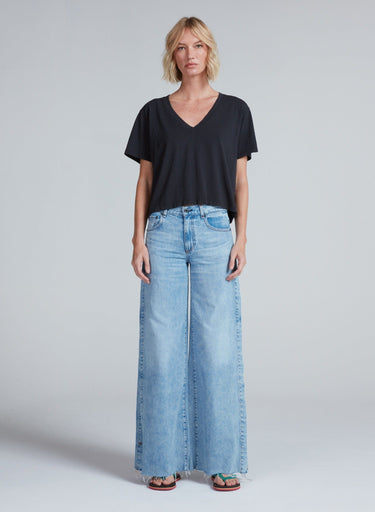 SHRUNKEN V TEE